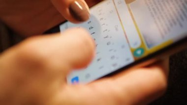 İtalyan kadın İtalyanca mesaj yazıyor, merhaba sevgilim, sana iyi şanslar dilerim. ....