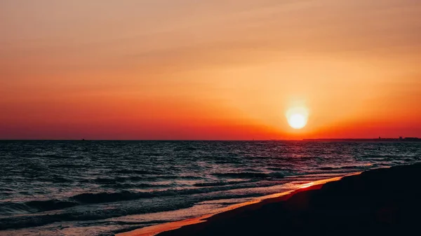 Hermosa Puesta Sol Rosa Sobre Mar —  Fotos de Stock