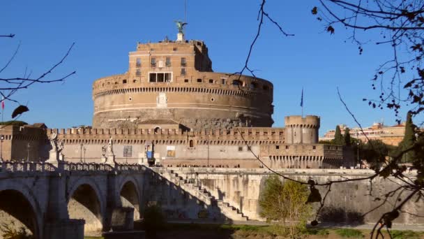 Castel SantAngelo και ποταμός Tevere στην πόλη της Ρώμης, Ιταλία — Αρχείο Βίντεο