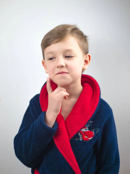 Portrait Garçon Les Émotions Enfant Sur Fond Blanc — Photo