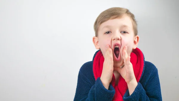 Mały Chłopiec Pokazuje Różne Emocje Twarz Chłopca — Zdjęcie stockowe