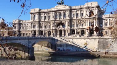 Roma. İTALYA. Nisan 01, 2020. Corte Suprema di Cassazione. Tiber Nehri 'nden İtalya Yüksek Mahkemesi' nin manzarası