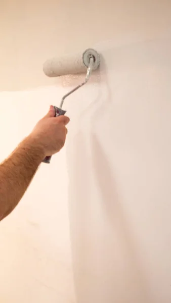 Builder Painter Paints Wall Roller — Stock Photo, Image