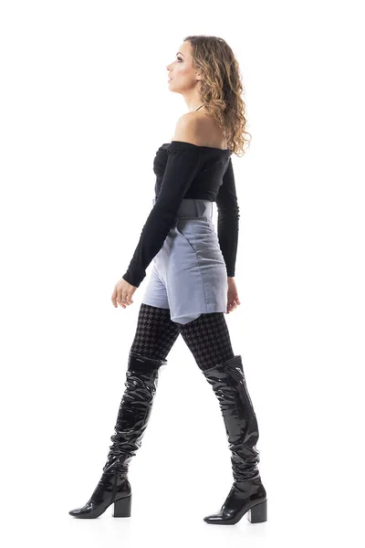 Elegante Donna Classe Femminile Giovane Stivali Pelle Nera Camminando Guardando — Foto Stock