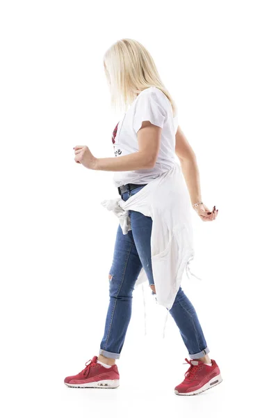 Vista Lateral Mulher Estressada Meia Idade Correndo Andando Com Pressa — Fotografia de Stock