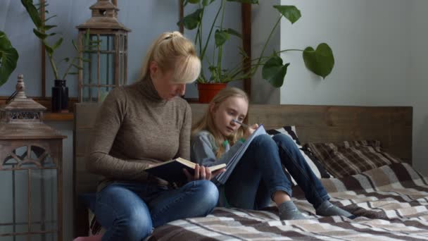 Caring mother helping her child with homework — Stock Video