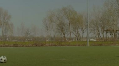 Futbol forvet gol eğitim sırasında çekim