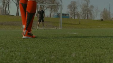 Oyun sırasında bir penaltı atışı alarak futbolcu