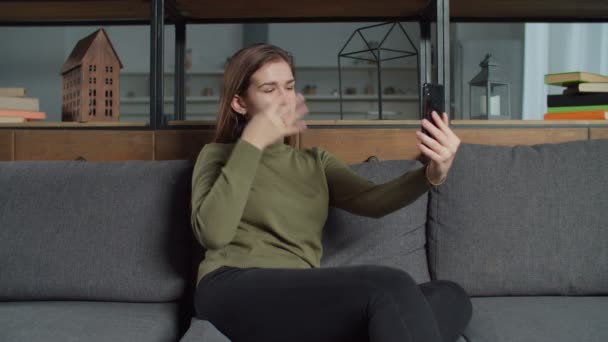 Lovely hearing impaired woman talking on cellphone — Stock Video