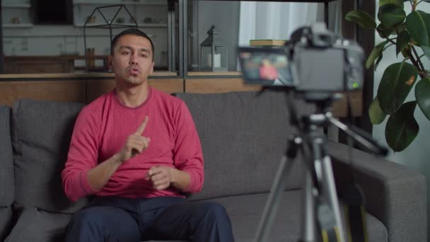 Influencer web sordo streaming lenguaje de señas vlog — Vídeos de Stock