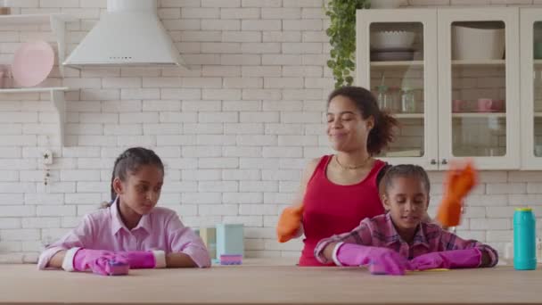 Mixed race kids helping mom doing household chores — Stock Video