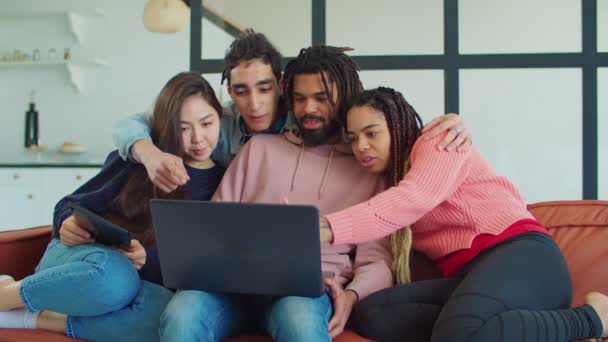 Multiracial friends streaming funny video on laptop — Stock Video