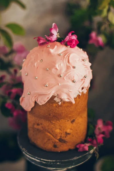 Kulich Tradicional Ruso Ortodoxo Pan Pascua Con Flor Manzana Huevos — Foto de Stock