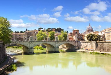 Roma St Peter's Bazilikası'nın ve Tiber Nehri Panoraması
