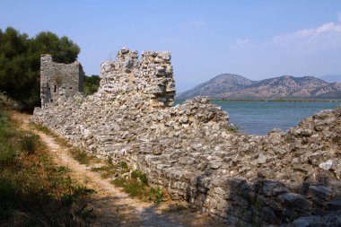Manzara Butrint Arnavutluk İyon Denizi ve dağ