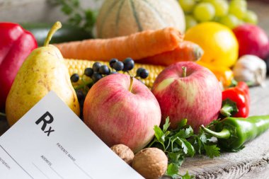 Sağlıklı yaşam konsepti reçete meyve ve sebze ile 