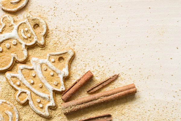 Christmas homemade gingerbread cookies and cinnamon — Stock Photo, Image