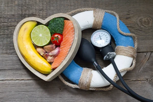 Ajuda Para Coração Abstrato Saúde Dieta Alimento Conceito Com Lifebuoy — Fotografia de Stock