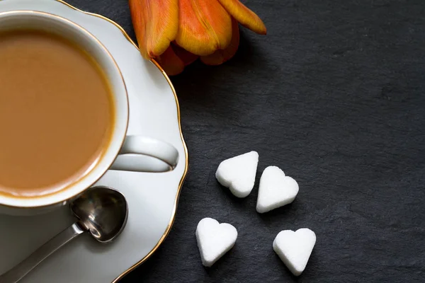 Šálek Kávy Tulipán Cukru Snídani Valentýnské Srdce — Stock fotografie