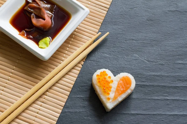 Love Sushi Concept Menu Abstrait Avec Coeur Nigiri Sur Fond — Photo