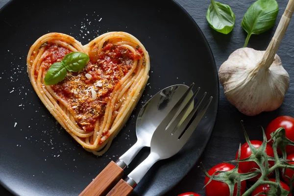 Macarrão Espaguete Coração Amor Comida Italiana Dieta Conceito Abstrato Fundo — Fotografia de Stock