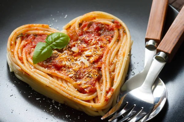 Spagetti Pasta Hjärtat Älskar Italiensk Mat Kost Abstrakt Begrepp Svart — Stockfoto