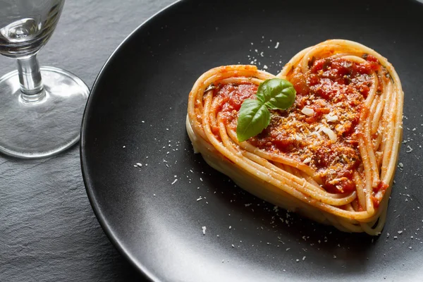 Spagetti Pasta Hjärtat Älskar Italiensk Mat Kost Abstrakt Begrepp Svart — Stockfoto
