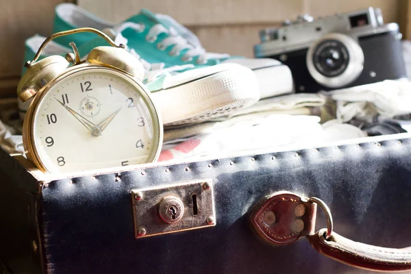 Last Minute Travel Concept Clock Open Suitcase — Stock Photo, Image