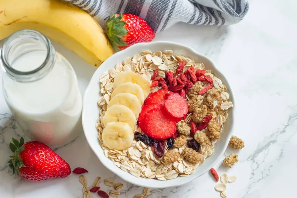 Frühstück Haferbrei Mit Milch Und Früchten Gesunder Lebensstil — Stockfoto