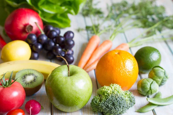 Composition Nature Morte Fruits Légumes Frais Sur Planche Bois Sain — Photo