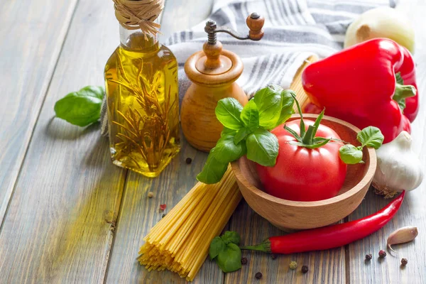 Composição Com Massas Ingredientes Culinários Mesa Madeira Cozinha Ainda Vida — Fotografia de Stock