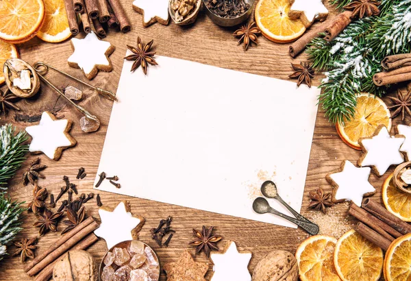 Різдвяна солодка їжа інгредієнти свята прикраси папір — стокове фото