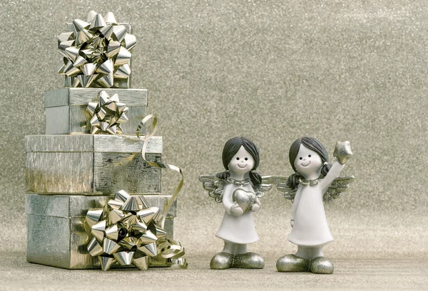Gift box with ribbon and little angels — Stock Photo, Image