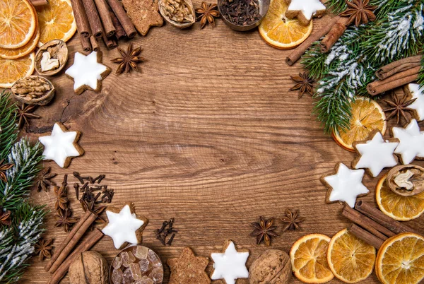 Biscotti di pan di zenzero di Natale e spezie da forno — Foto Stock