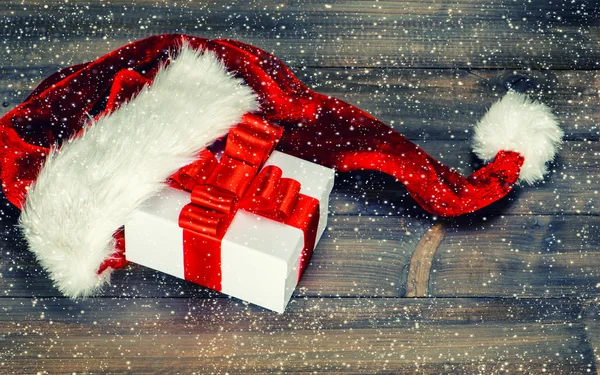 White gift box and Santa hat — Stock Photo, Image