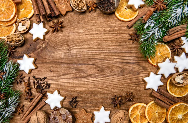 Biscotti di pan di zenzero di Natale e spezie da forno — Foto Stock