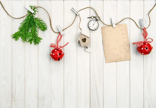 Tarjeta de felicitación arreglo navideño. ramas de árbol de Navidad — Foto de Stock