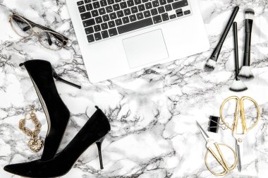 Kadınsı aksesuarları dizüstü bilgisayar büro malzemeleri moda düz ayakkabı
