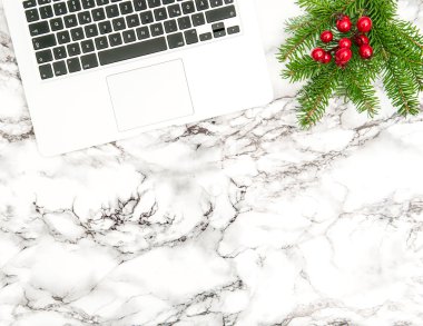 Defter ve Noel dekorasyonu. İş düz lay