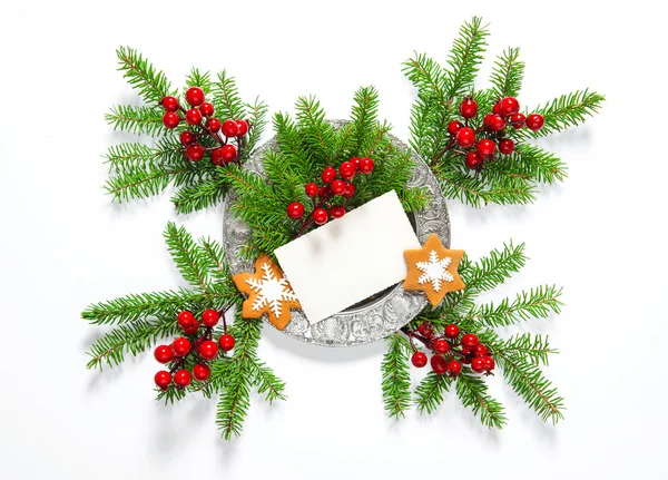 Noel ağacı dalları gingerbread çerezleri tebrik kartı — Stok fotoğraf