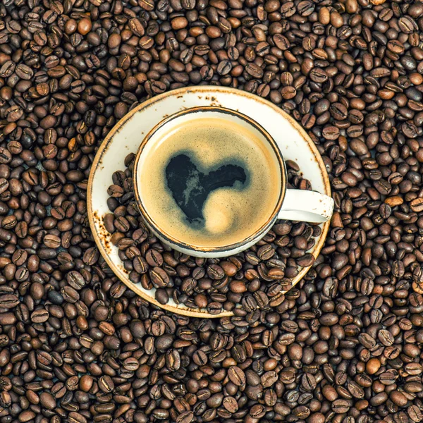 Kalp sevgi kavramı vintage ile kahve tonlu — Stok fotoğraf