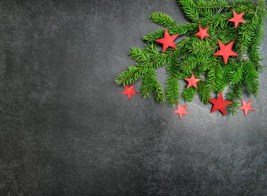 Noel ağacı dalları dekorasyon kırmızı yıldız ile