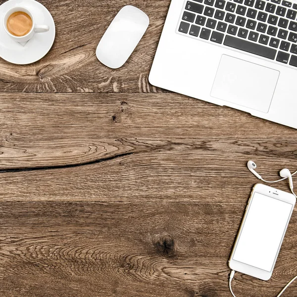 Flat lag. Bureau met laptop, koffie, telefoon Instagram — Stockfoto