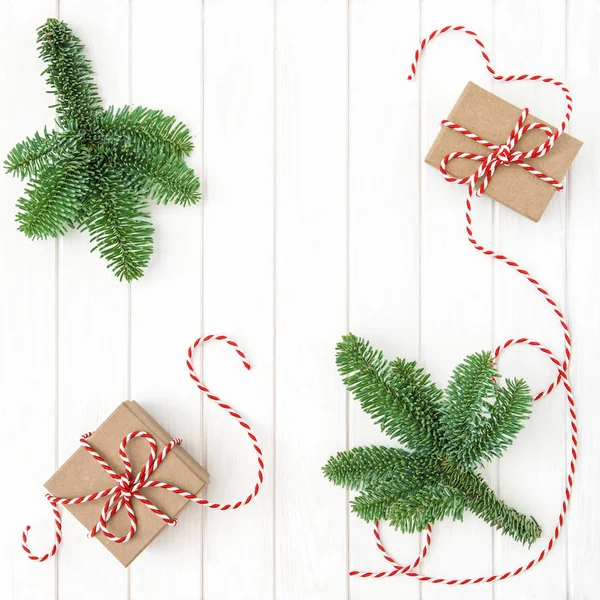 Confezioni regalo decorazione di Natale rami di albero di Natale — Foto Stock