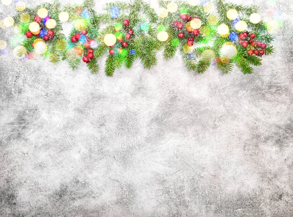 Κλαδιών χριστουγεννιάτικο δέντρο φώτα χιόνι διακόσμηση διακοπών — Φωτογραφία Αρχείου