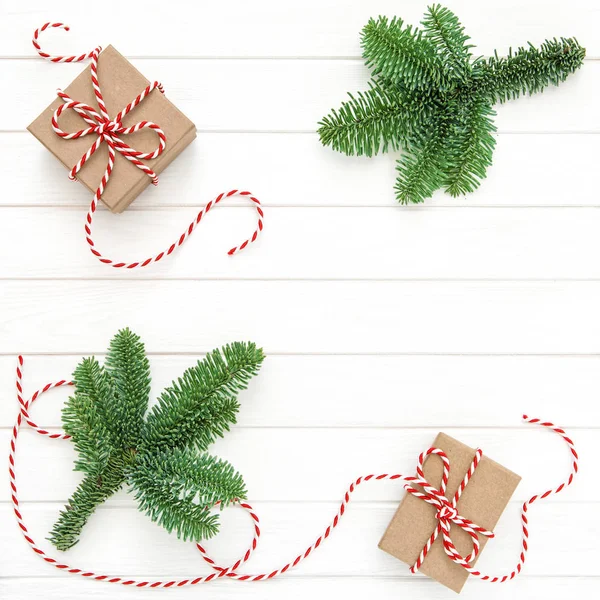 Christmas decoration pine tree branches gift boxes — Stock Photo, Image
