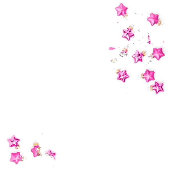 Рождественские украшения Сломанные розовые безделушки Минимальная квартира — стоковое фото