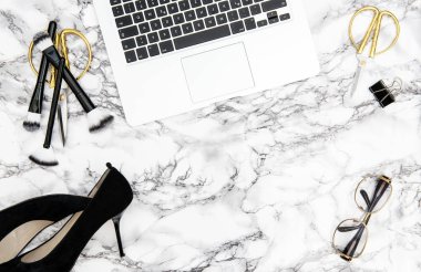 Dizüstü bilgisayar aksesuarları Ofis Masası moda düz yatıyordu iş kadını