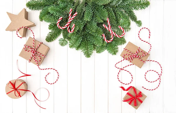 Vánoční dekorace ozdoby dárkové krabice vánoční strom — Stock fotografie