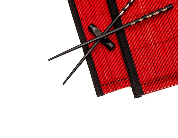 Asiático chinês japonês chopsticks vermelho bambu mat — Fotografia de Stock